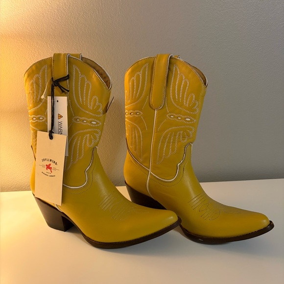 Idyllwind Yellow Heeled Western Boots - Picture 3 of 11